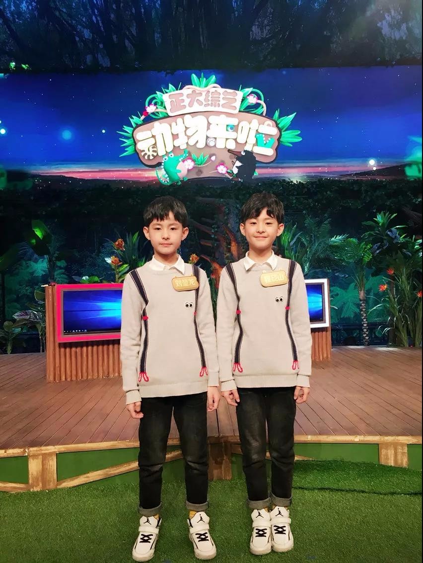 世纪博湾正大综艺动物来啦高颜值双胞胎可乐兄弟做客央视