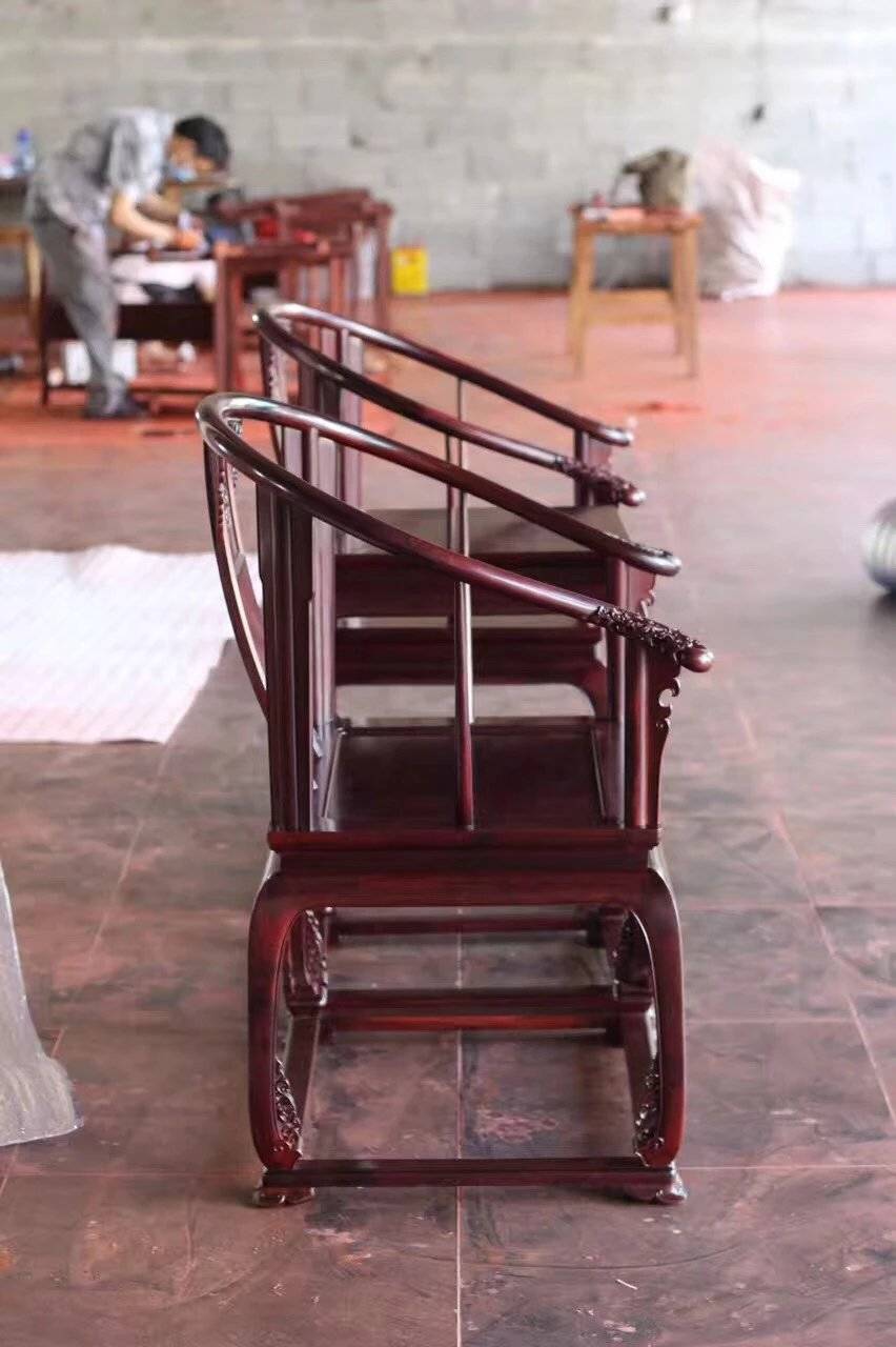 朋友花30万在工厂定制了一套皇宫椅这种材质钱花的值吗