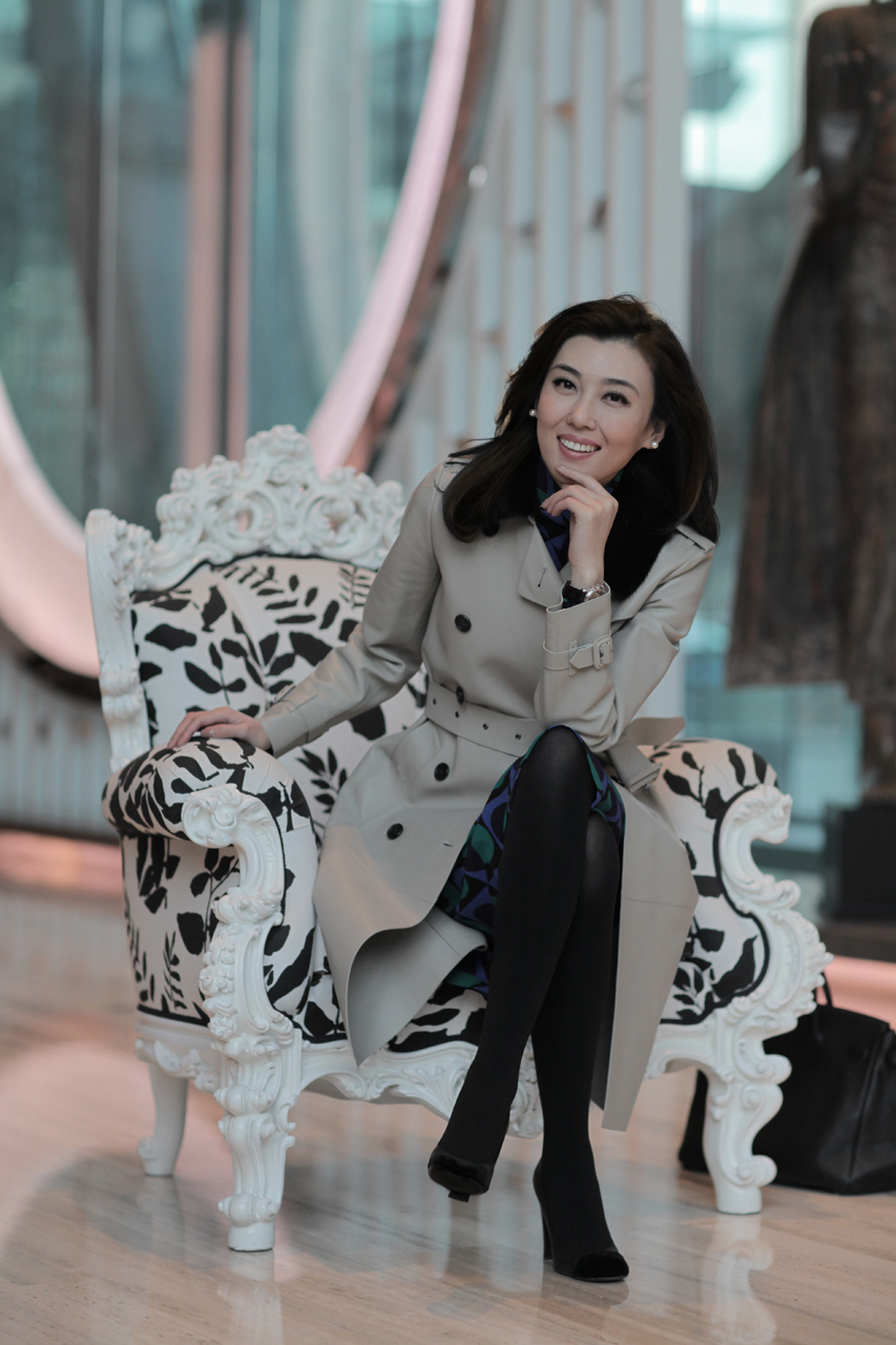 39岁央视主持人李红近照好看吗?