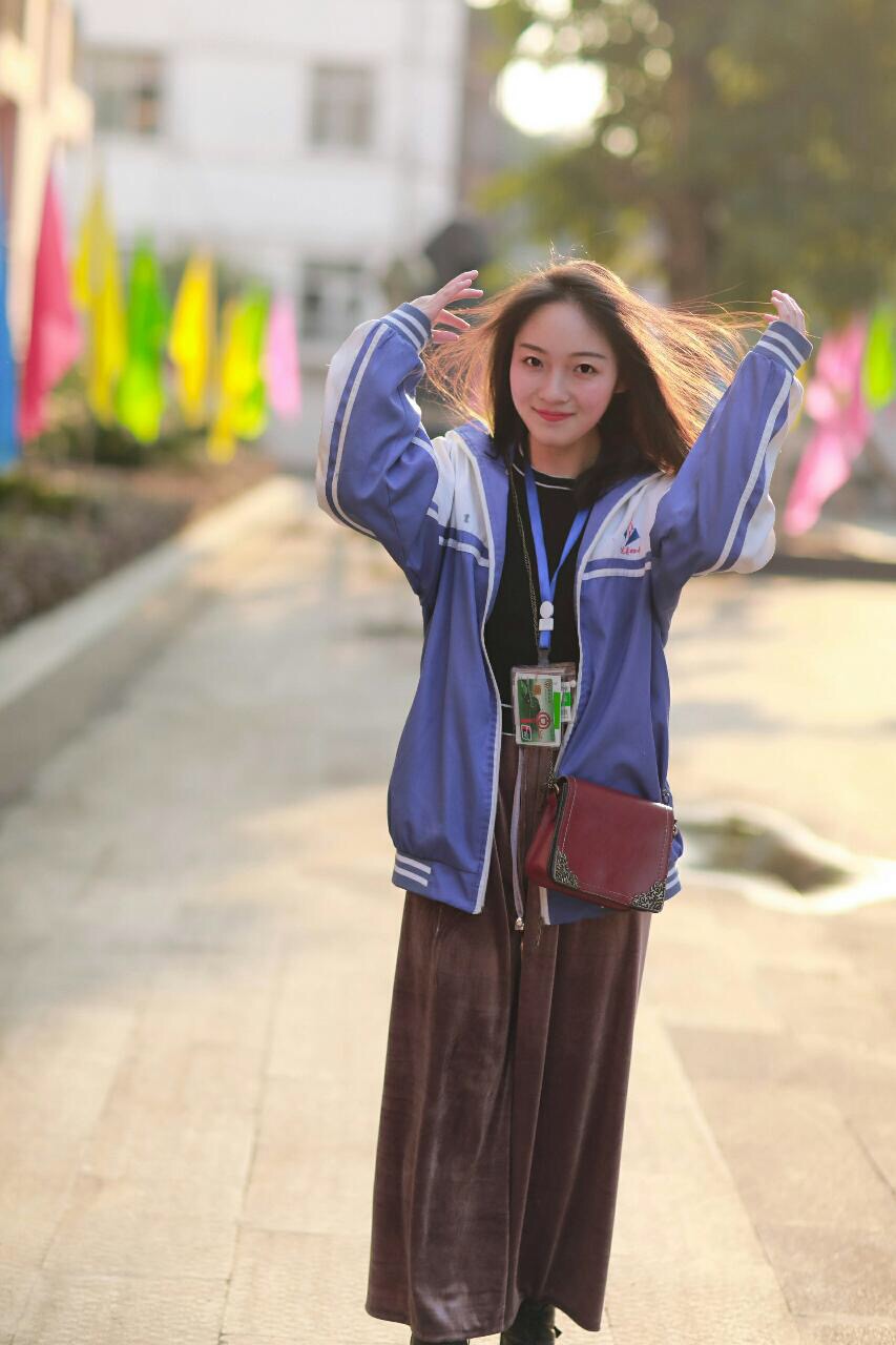 校花美女 年龄17 高三 来自四川达州 2018播表艺考生