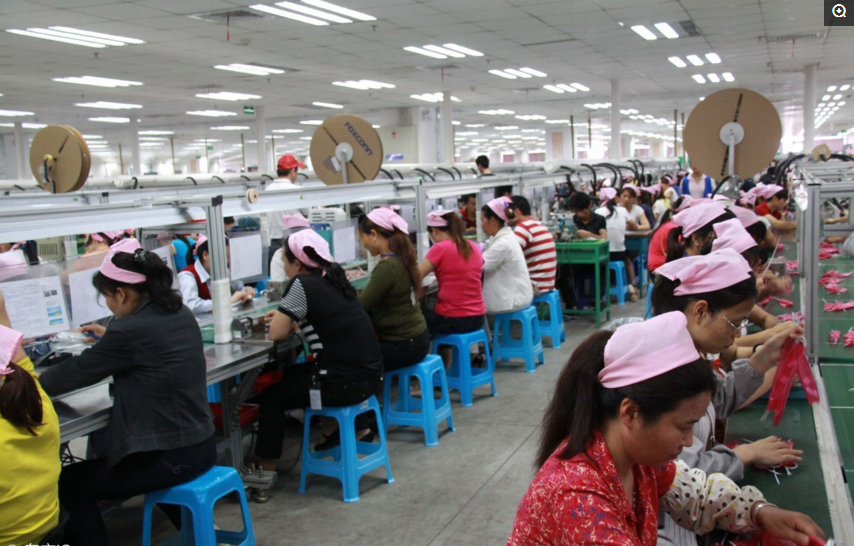 直击富士康的流水线,枯燥无味的工作是众多男女青年无奈的选择!