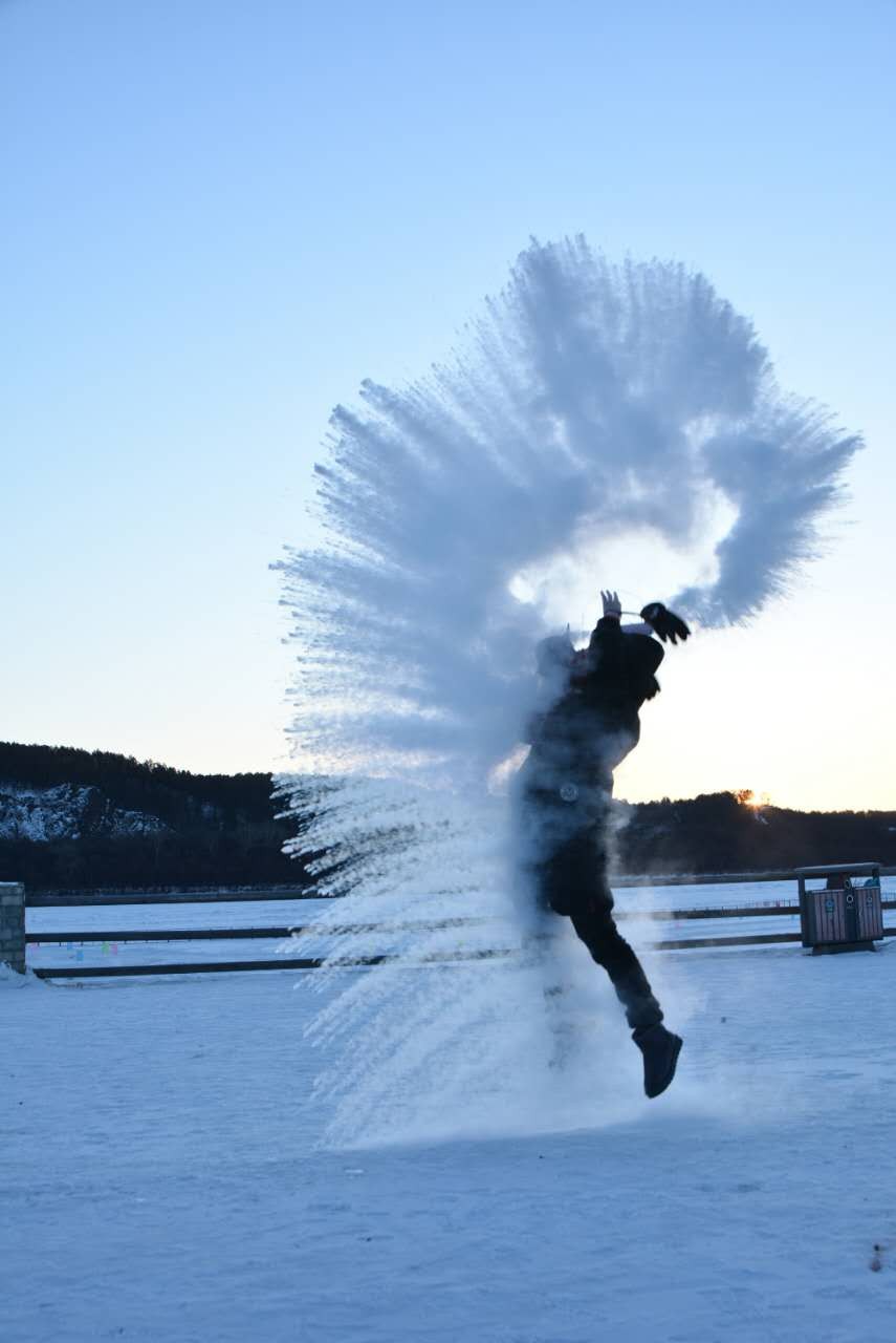 来漠河必须来一招泼水成冰～看各路大神各显神通