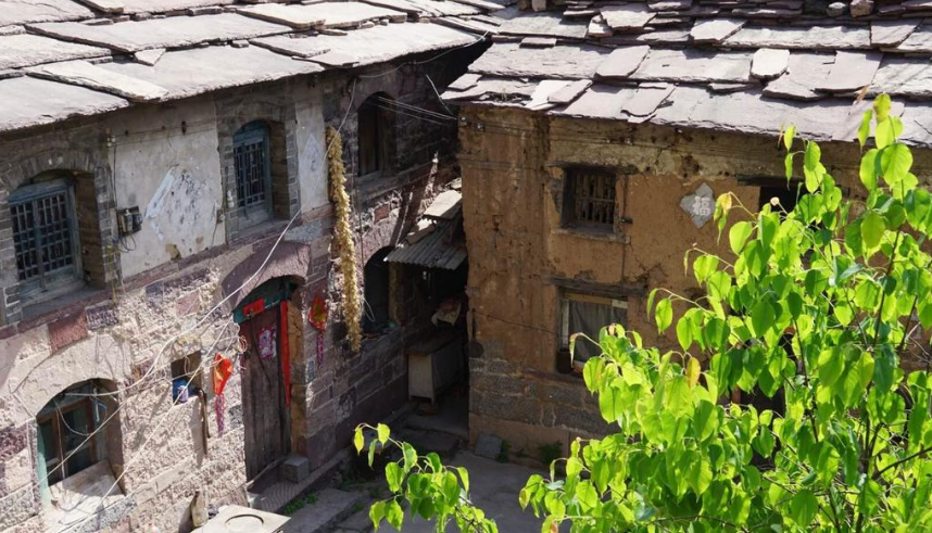 太行山下有个叫石板岩的村子,这是个依山而建的小村庄,村子里的老房子