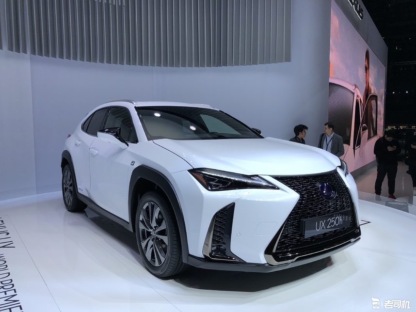 雷克萨斯刚刚在日内瓦车展将发布了首款紧凑型suv ux,这款车型比nx