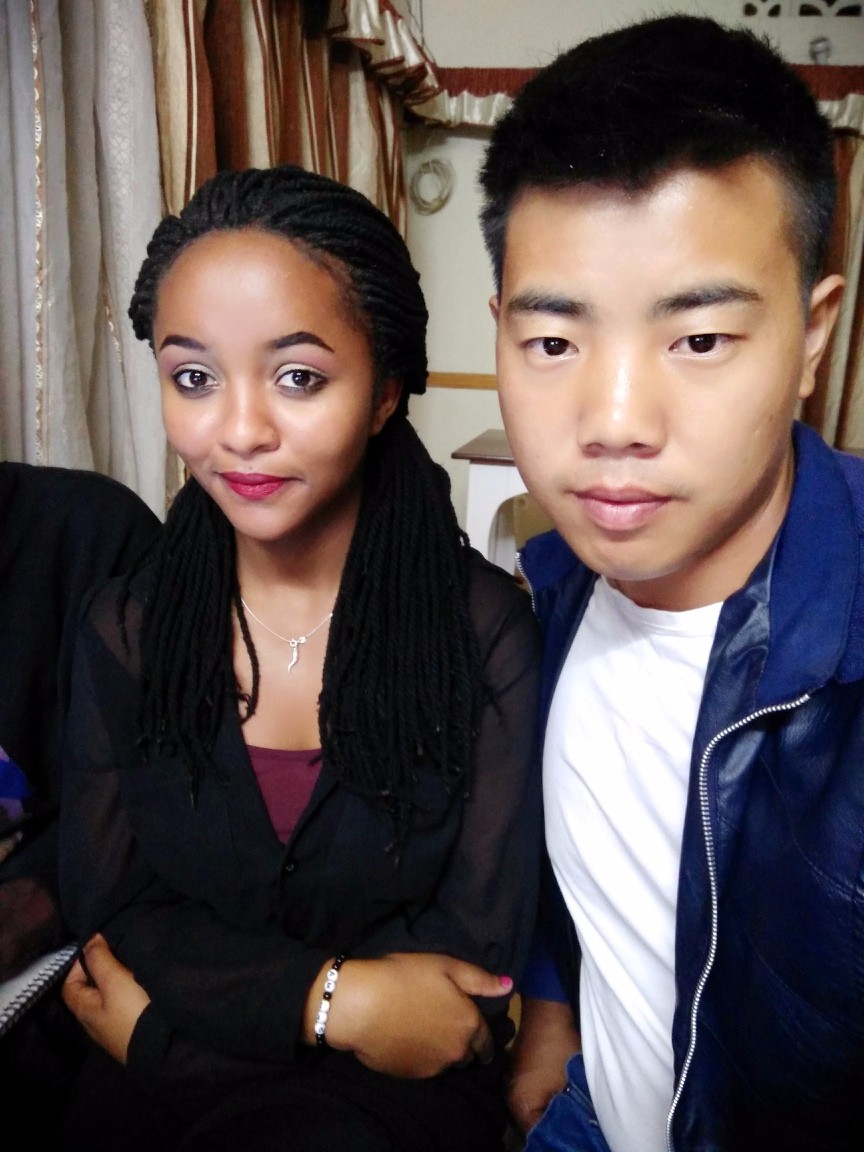 小编偷偷地告诉你,黑人兄弟,平常闲了,像中国人抽烟嚼槟榔一样,喜欢嚼