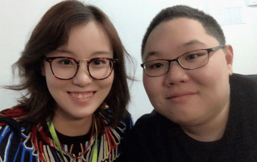 与女友沈琳敏的结婚问题,早在停播前pdd就在直播间表示,自己近段时间