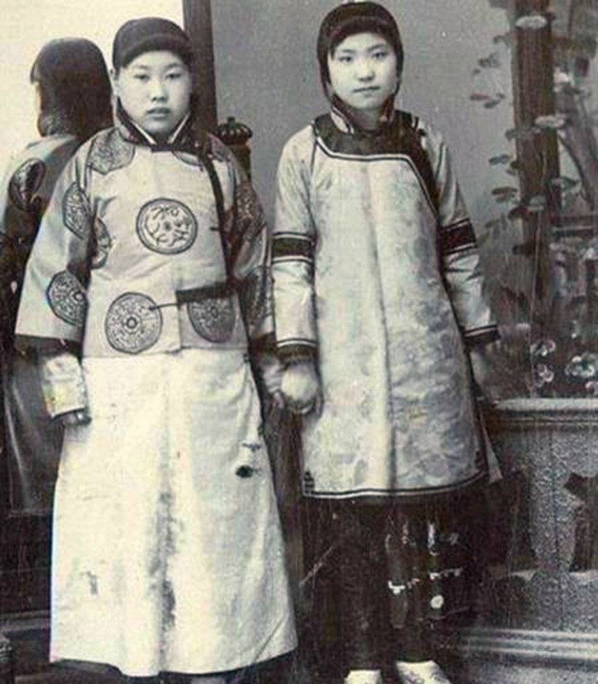 晚清三寸金莲的妇女以小脚为美从小裹足痛苦伴随一生