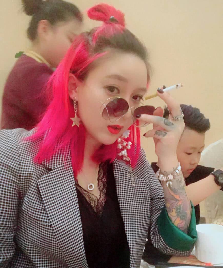 快手一姐官司缠身,将赔偿千万,直播卖惨,网友:活该!