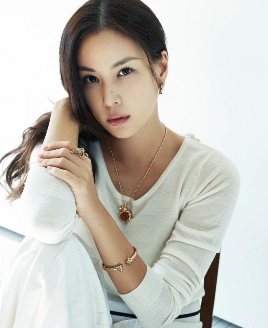 张东健老婆穿着"拖把装"就去看秀了? 网友: 上厕所怎么办?