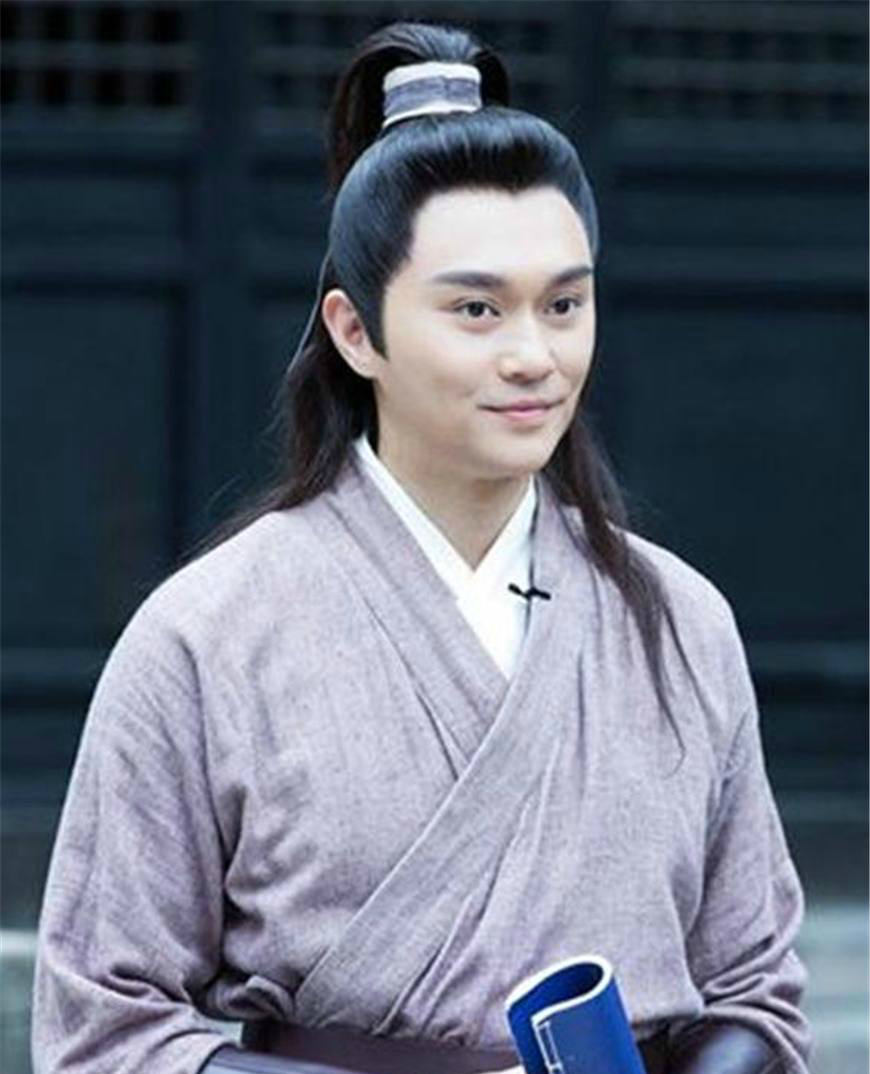 郭靖——张智霖饰出处:1994版《射雕英雄传》再次扮演:2016年《一年级