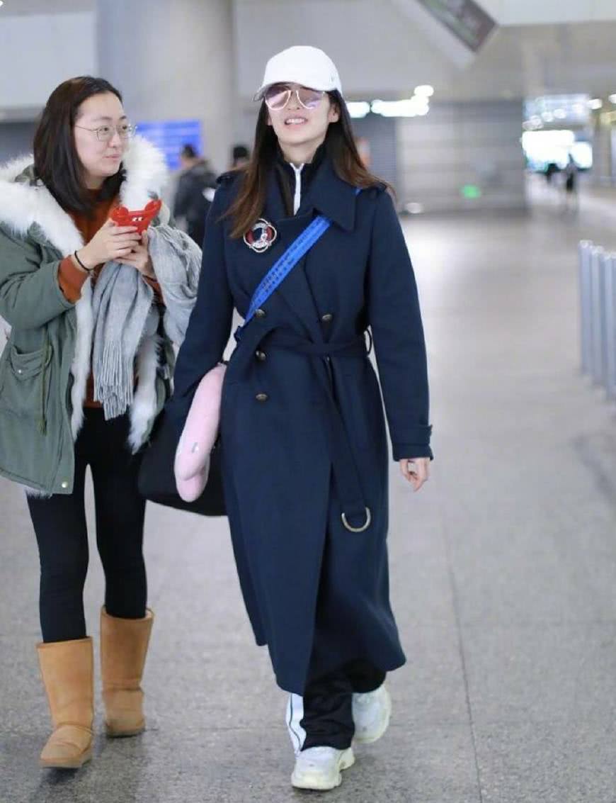 颖儿出月子首现身恢复好,素颜运动风心情好,说好的长胖20斤呢?