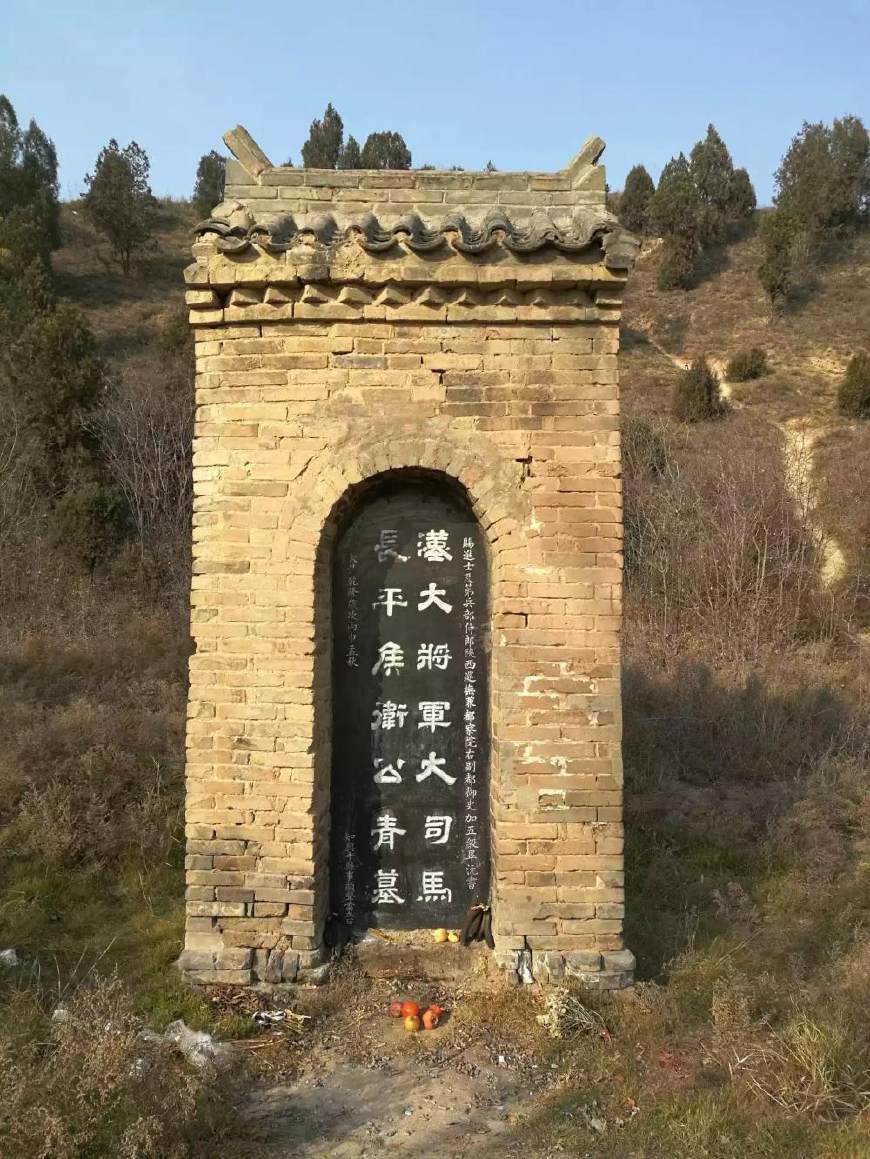 最伟大的民族英雄拯救中华民族于水火如今墓地长草备受冷落