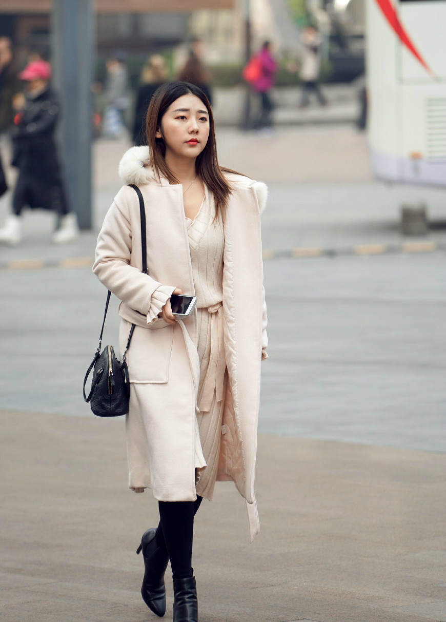 嘿……订阅潮街拍.查看更多精彩的街拍内容.