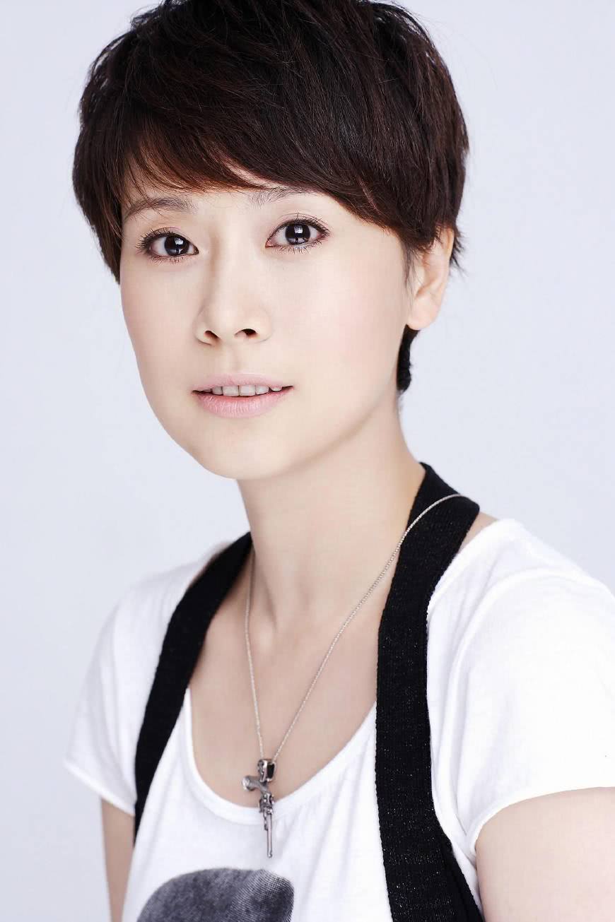 她永远留不长的头发,在观众心里的印象也是干练洒脱