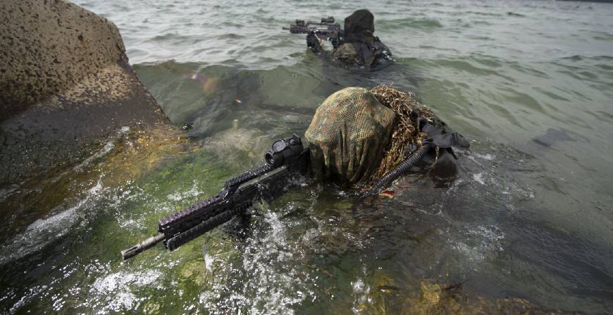 中国两栖蛙人部队探秘 此战斗装备可驱任何来犯水鬼