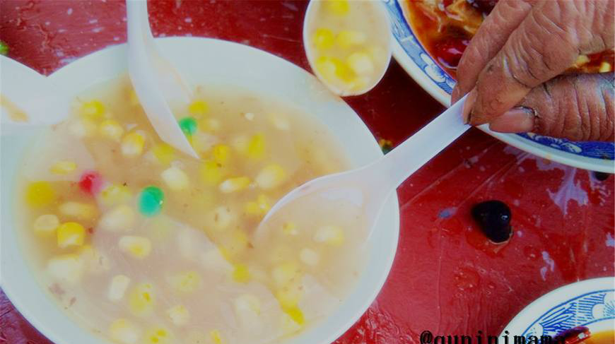 农村露天酒席,场面极为壮观,气氛非常融洽,简直是冬日里的暖阳