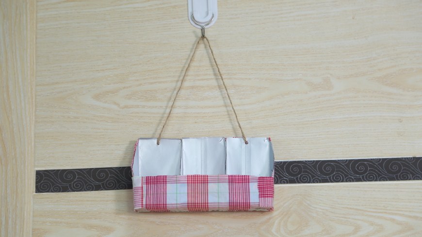 废弃牛奶盒别扔了,剪一刀并排粘起来,创意利用又不花钱