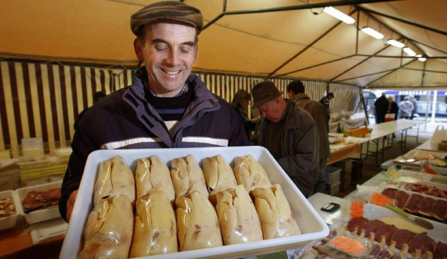 直击全球最奢侈的鹅肝残忍制作全过程,看完你还忍心吃吗