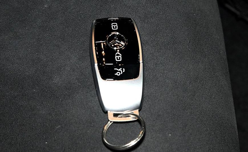 53万入手奔驰e300,车主坦言:后悔选了运动版