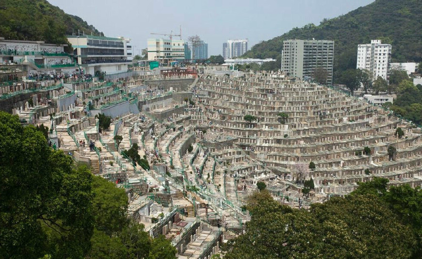 直击香港墓地山,3万美元还要排队10年以后,比香港房价还贵