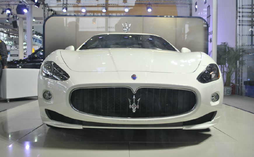 路边停着300万豪车,看到车主的那一刻,没想到是紫薇格格