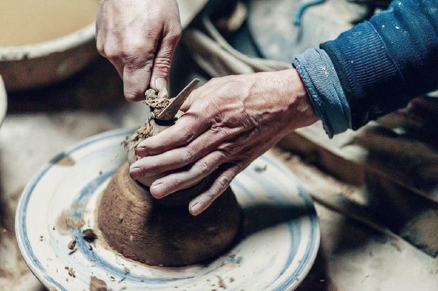 新疆高台民居里的第六代土陶制作人,土陶会在他手里消逝吗?