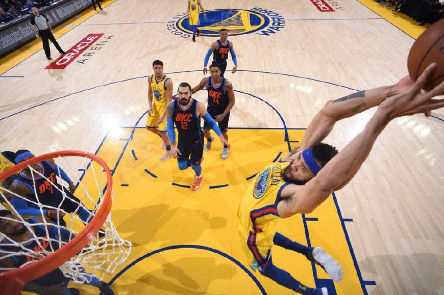 疯狂打铁! 乔治15中1威少15中4, 杜库狂暴49分打破雷霆三连胜!