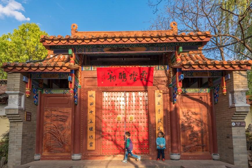 沐英在此屯兵吴三桂在此建王府现在是昆明最美的公园