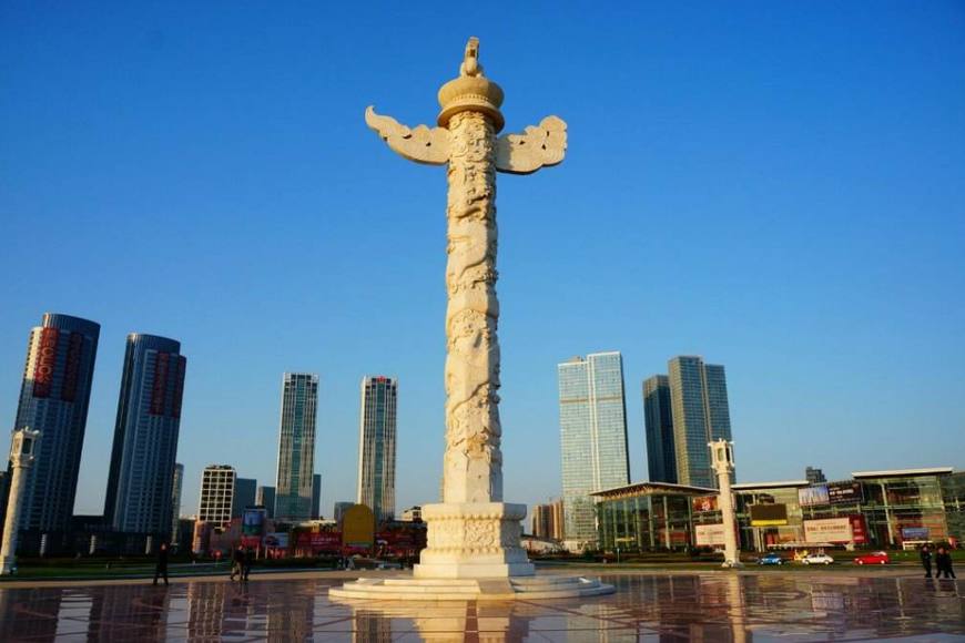 中国最大的城市广场总面积176万平方米相当于4个天安门