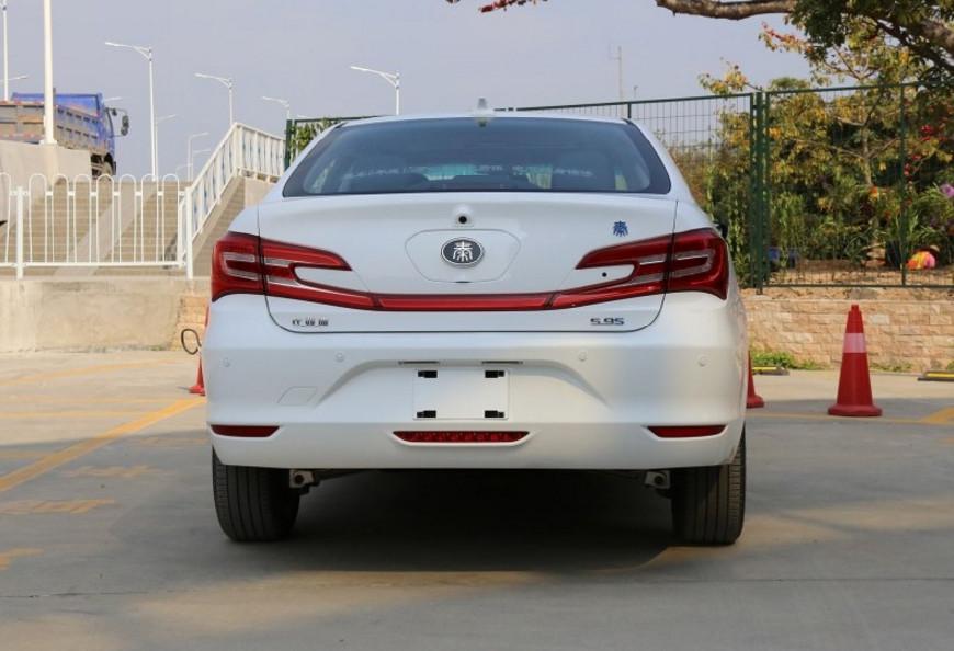 新比亚迪秦100价格比老款贵100, 这100元车主买到了什么!