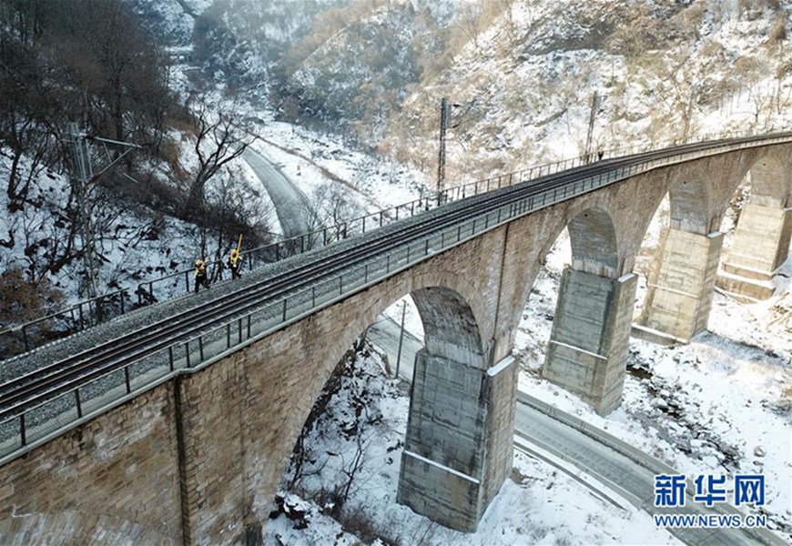 秦岭深处的"打冰人"|宝成铁路|唐振江|秦岭_新浪新闻