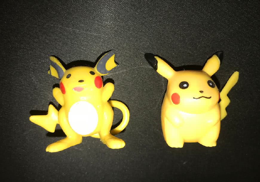 皮卡丘家族公仔这一对皮卡丘和雷丘已经完全可以用邪神来形容了