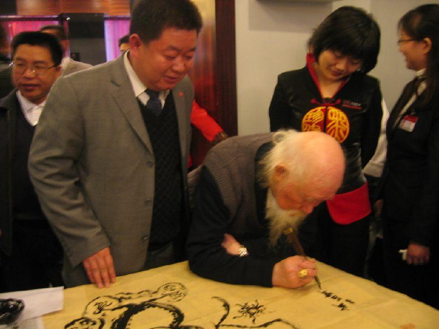 他是武术高手, 曾打死了马歇尔的保镖, 享年120岁