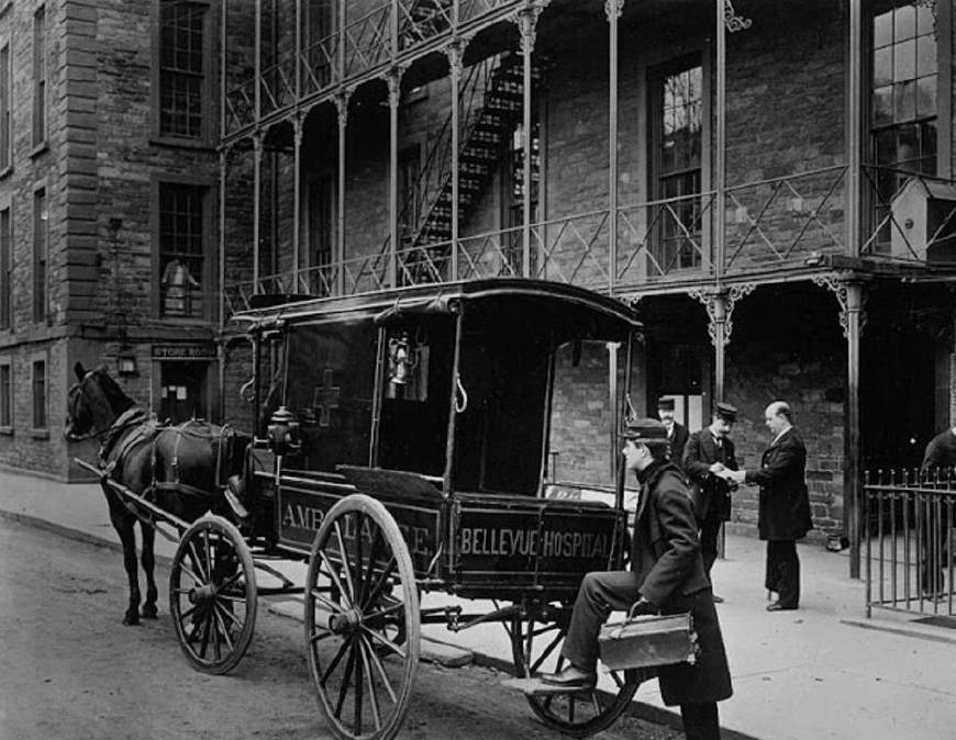 直击百年前6大救护车,形状怪异,却救人无数