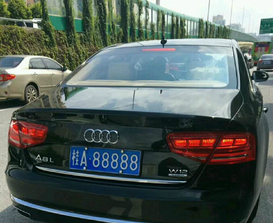 网友晒出邻居车牌照0000网友见过88888的出租车吗