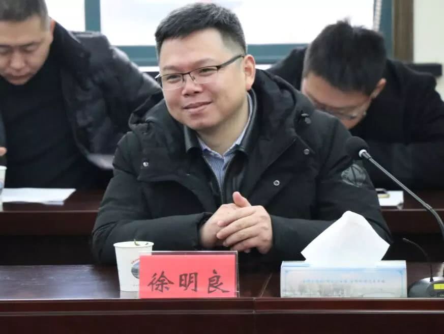 县领导曹惠明,徐明良等出席签约.