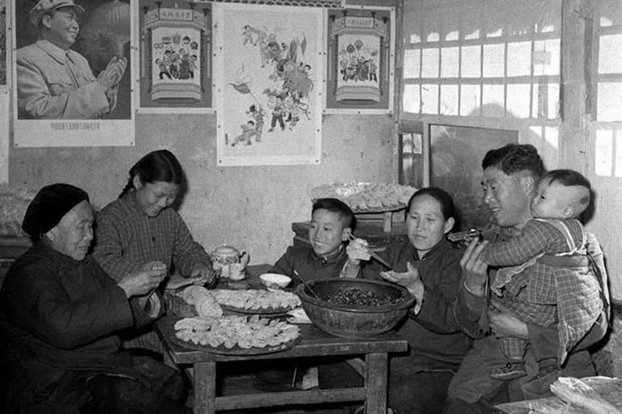 镜头下的那些逝去的过年情景,有多少还记得!