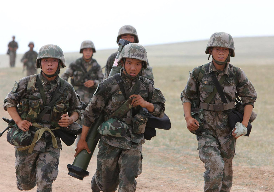 解放军战士的回答让人感动|军人|解放军|月薪_新浪新闻