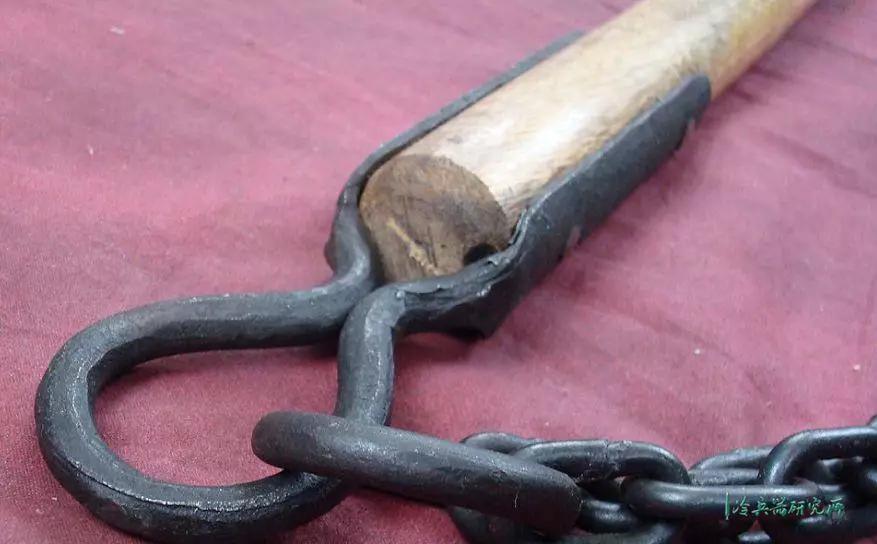 军用连枷(military flail)这个步兵连枷的枷锤部分是一节木棍