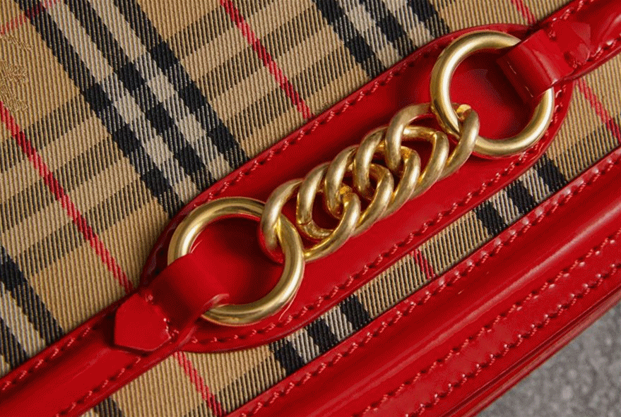 2018年的第一任爆款制造机竟然是burberry!
