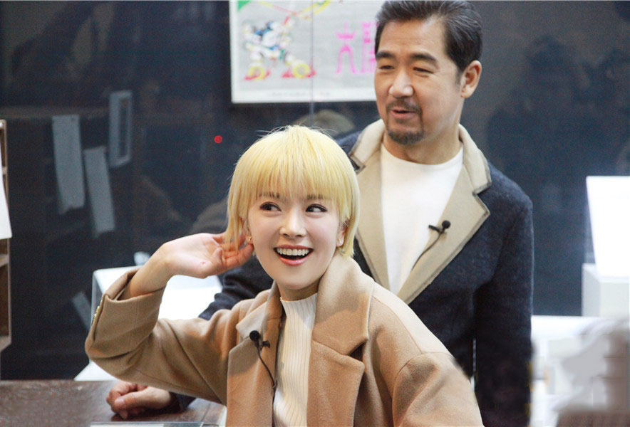 她是张国立的"养女",演女二号被骂到哭,如今搭档张嘉译走红