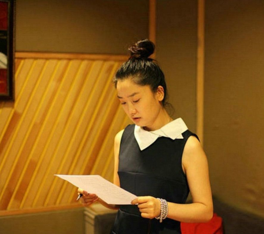 凤凰传奇玲花素颜出镜,网友:这是我见过最丑的女星!