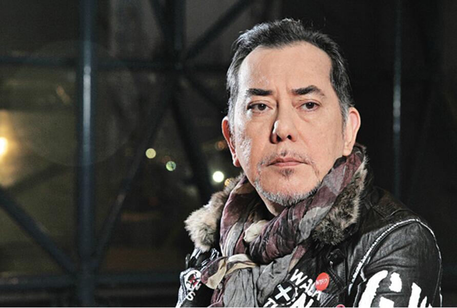 从小遭抛弃,曾让香港叉烧包跌价,拿影帝拍烂片的b级片之王!