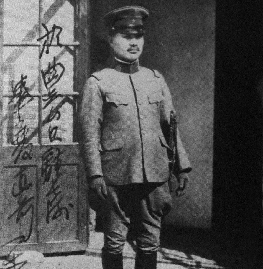 日本全面侵华的罪魁祸首后被美国海军陆战队狂虐