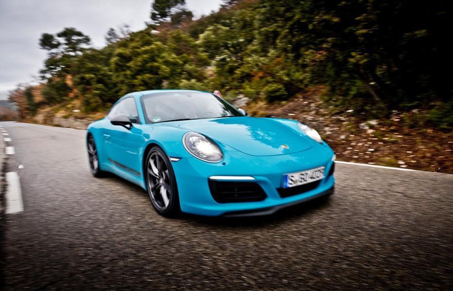 超炫酷2019年蓝色保时捷911, 向往碧空和大海, 让人最想听到的名字!