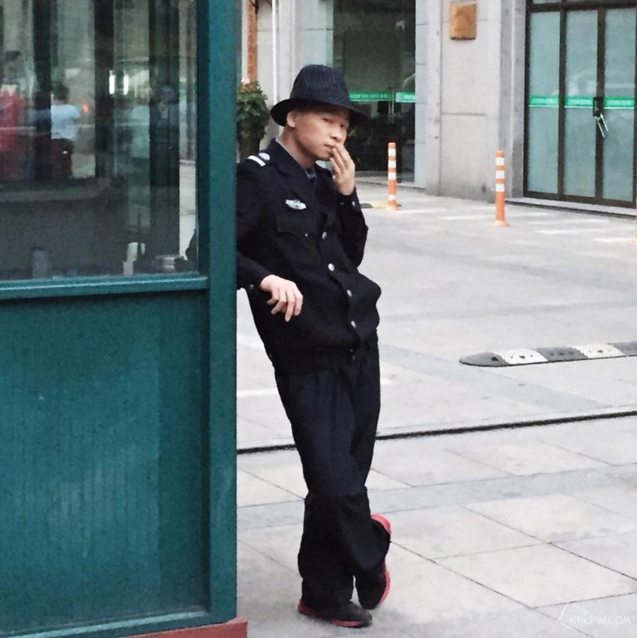 我不顾大家反对,嫁给保安,没想到却误入豪门了,老公还是高材生