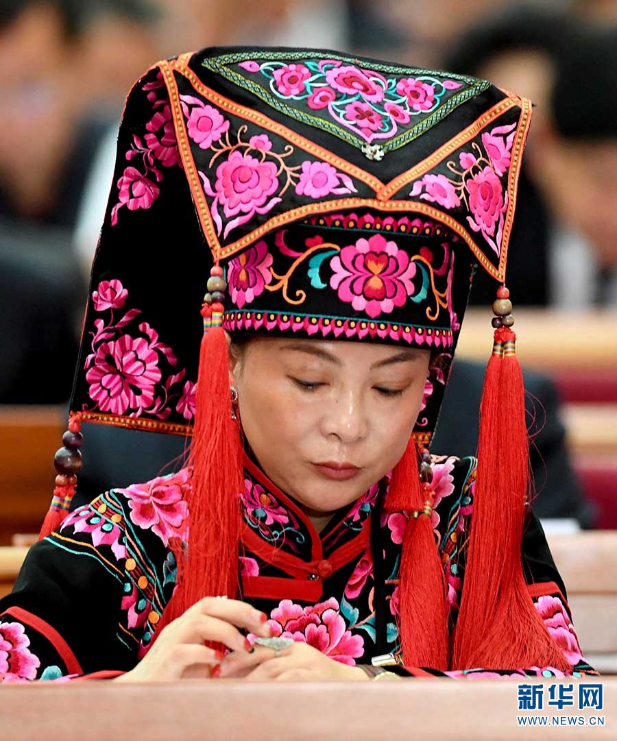 少数民族代表盛装出席云南省第十三届人民代表大会第一次会议