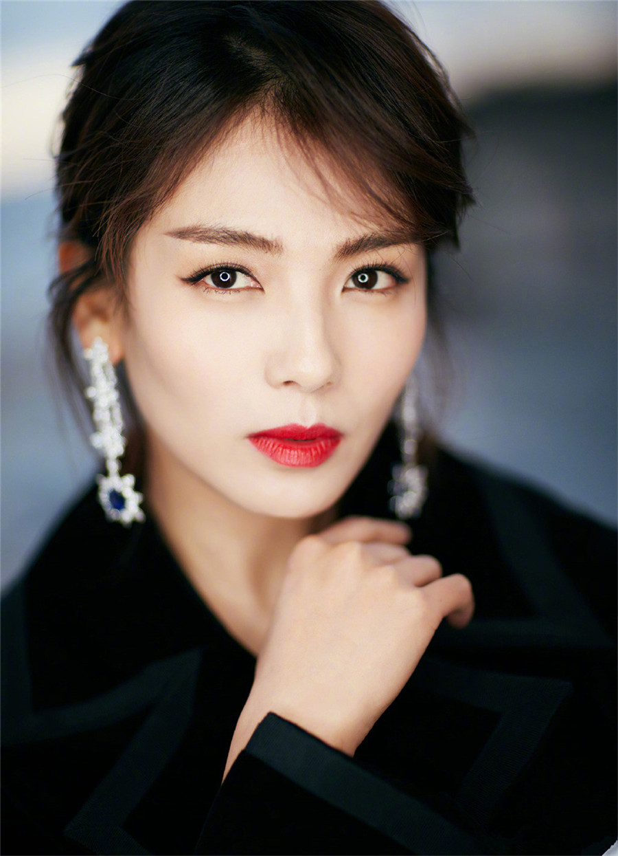 荔枝跨年"全能女王"刘涛登台献唱(组图)