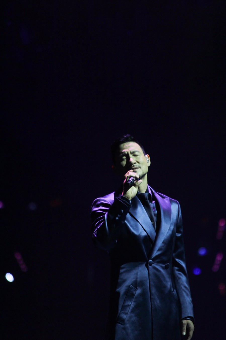 歌神就应该是纯粹的,干净到透明体,从张学友的态度看得出.