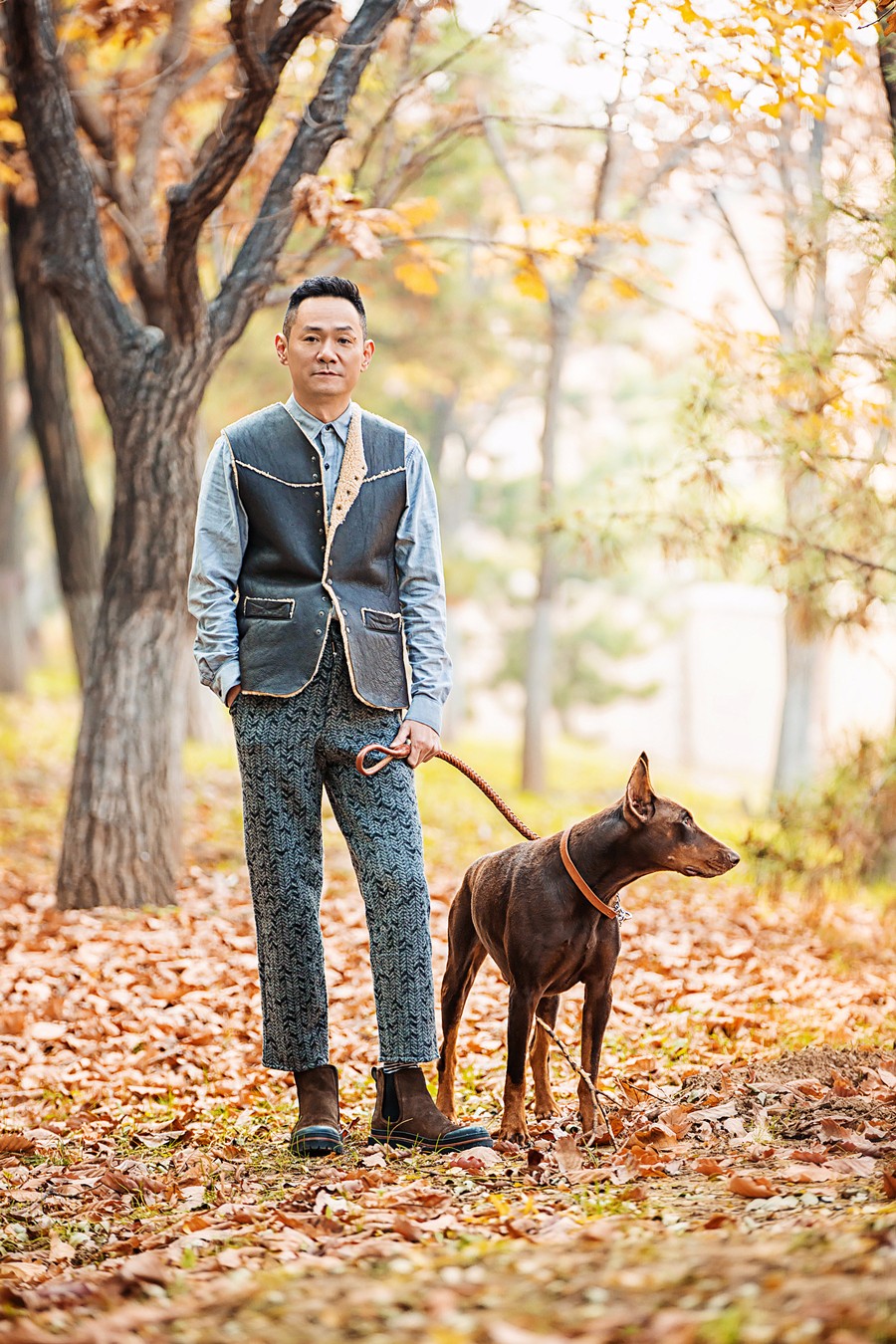 果靖霖秋冬街拍温暖来袭 绅士优雅颇具时尚感